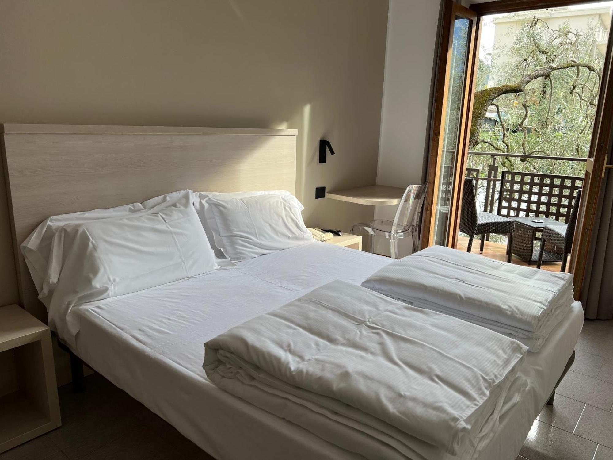 לימונה סול גרדה Hotel Coste מראה חיצוני תמונה